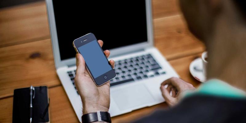 从紫色浪漫到蒸汽波幻境：揭秘个性化婚礼定制如何精准捕捉新人独特灵魂