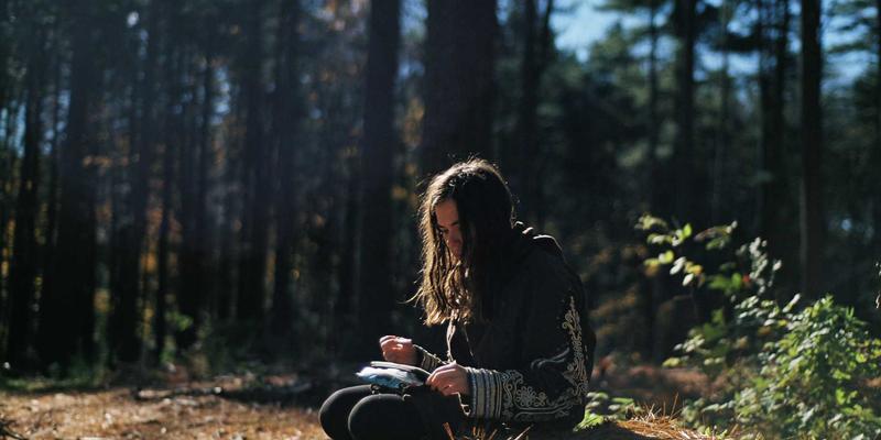梦幻紫境:从入口到主舞台的蒸汽波一站式紫色主题婚礼全案解析